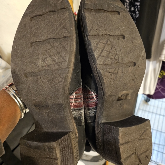 Boots - Picture 4 of 7